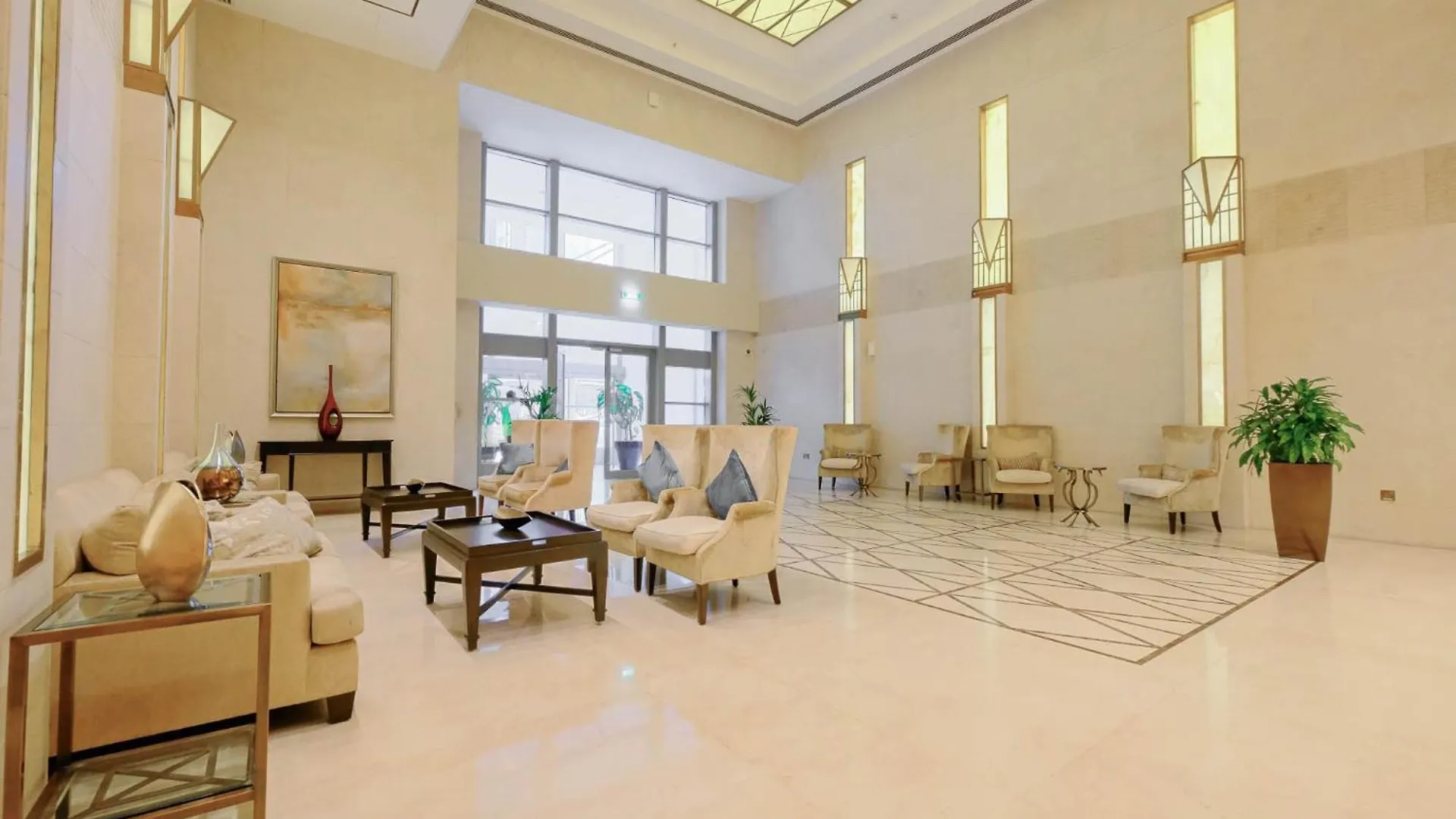 Modernized 2 Bedroom Apartment In Downtown And Sleeps 6 Dubai