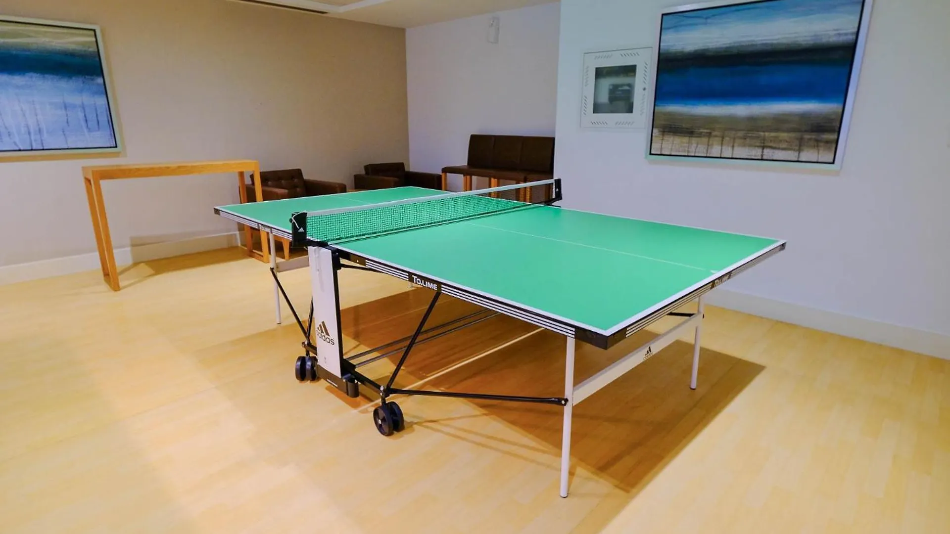 Modernized 2 Bedroom Apartment In Downtown And Sleeps 6 Dubai United Arab Emirates