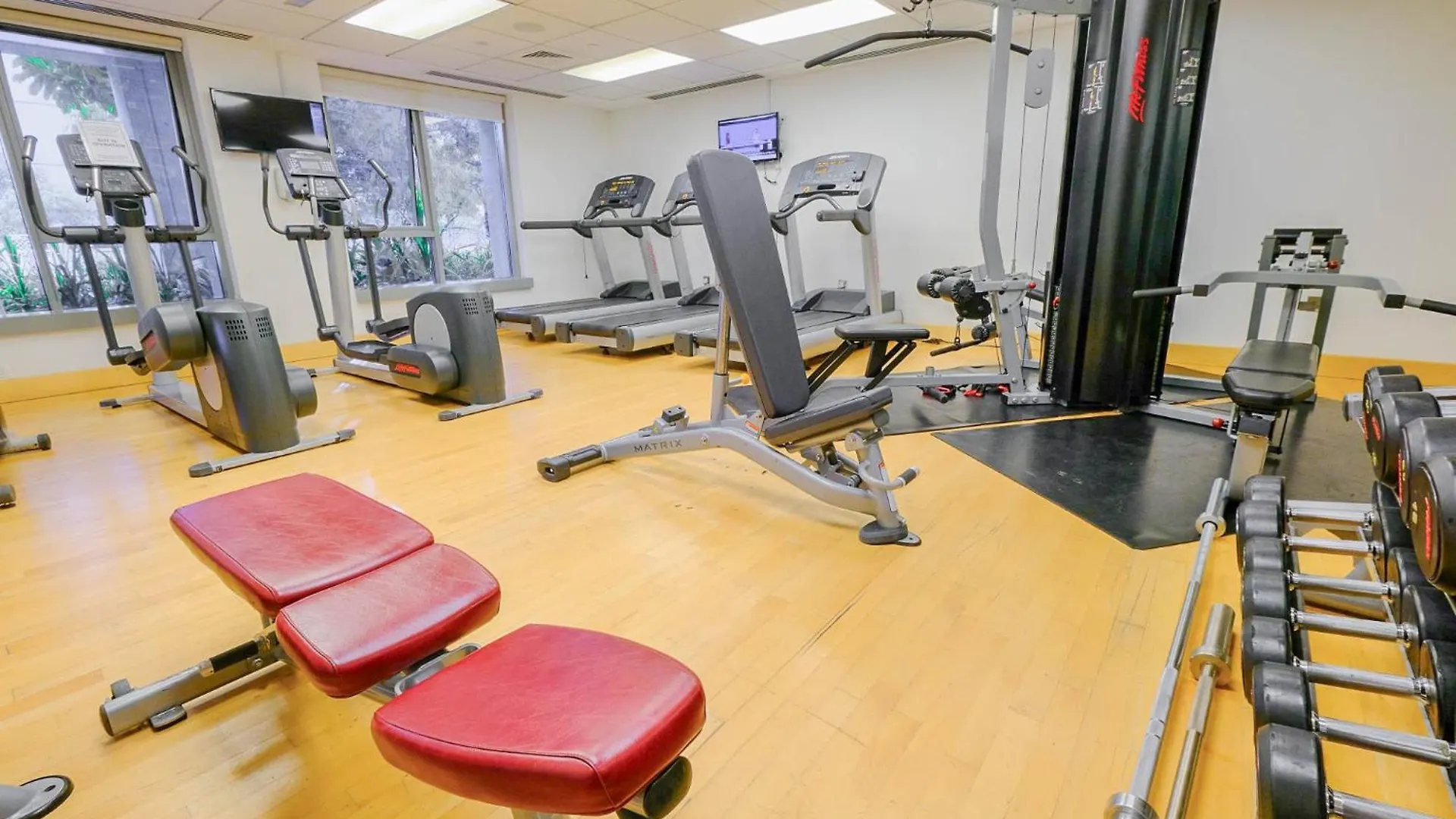 Modernized 2 Bedroom Apartment In Downtown And Sleeps 6 Dubai