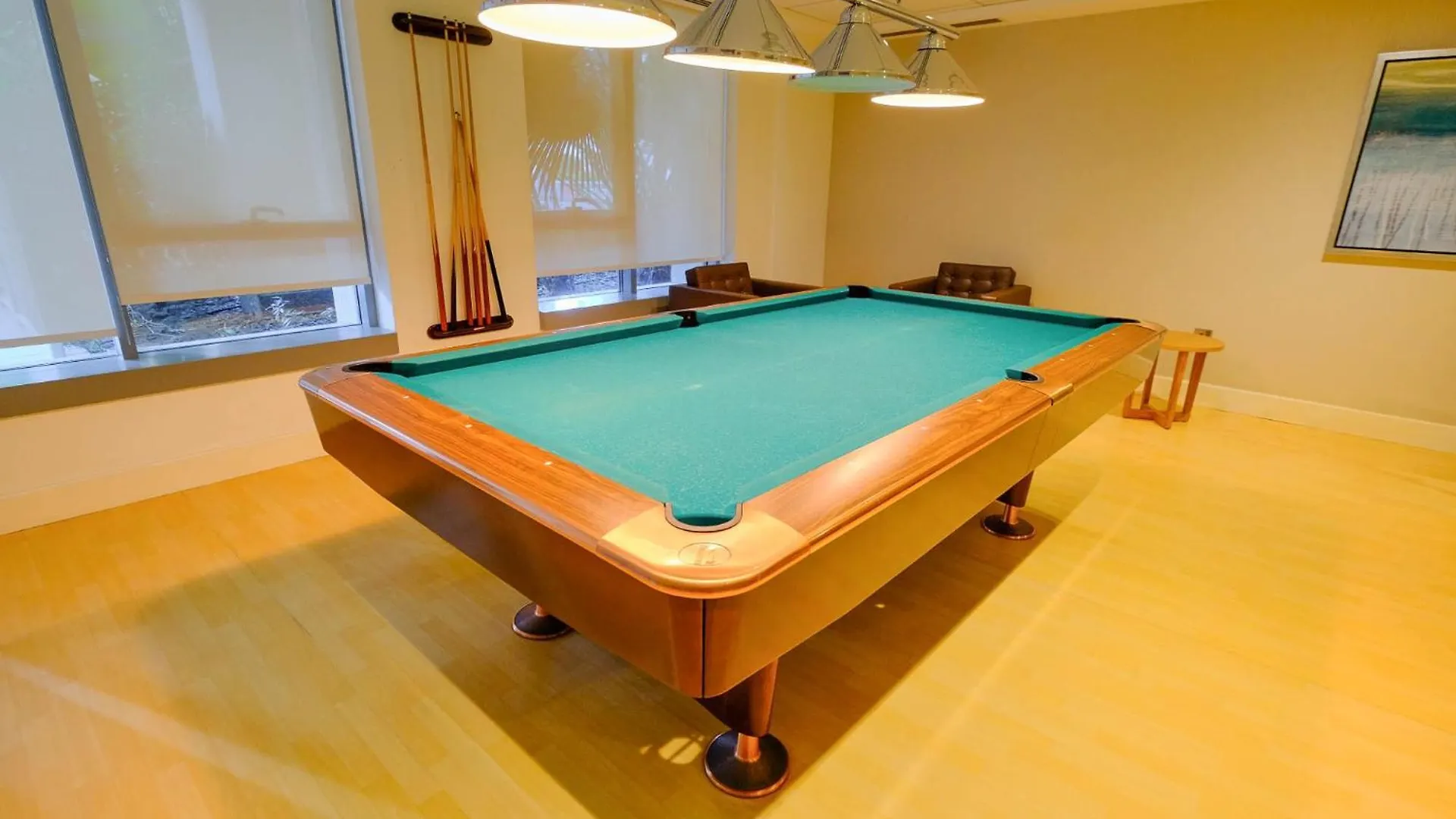 Modernized 2 Bedroom Apartment In Downtown And Sleeps 6 Dubai United Arab Emirates