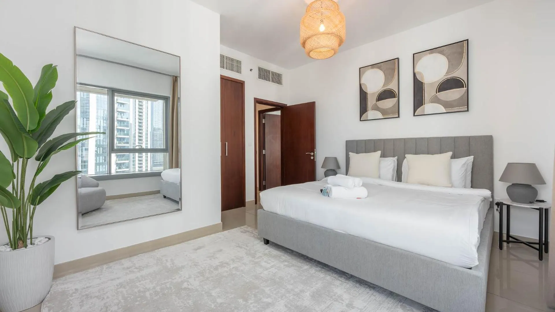 Modernized 2 Bedroom Apartment In Downtown And Sleeps 6 Dubai United Arab Emirates