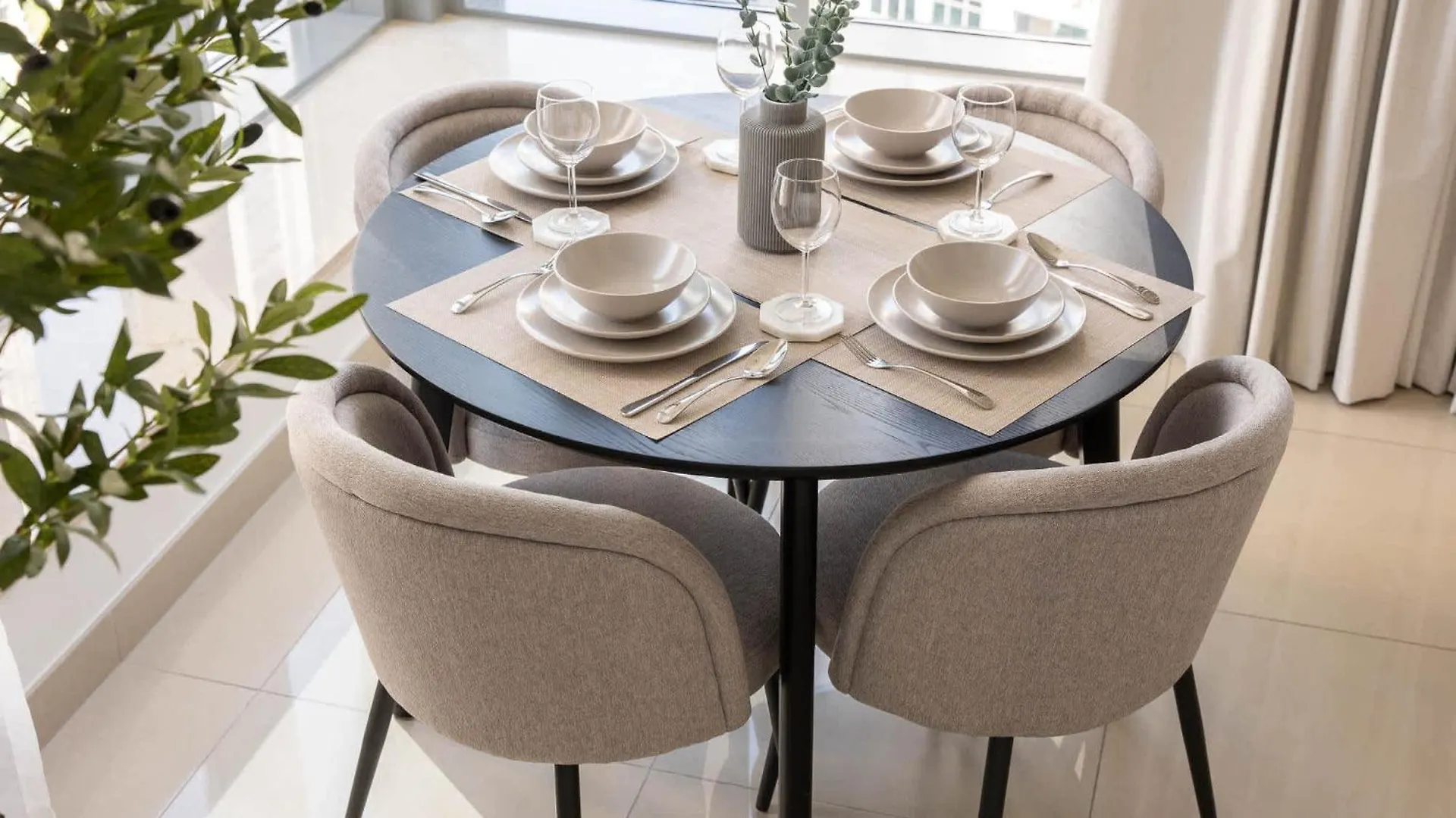 Modernized 2 Bedroom Apartment In Downtown And Sleeps 6 Dubai 0*,  Verenigde Arabische Emiraten